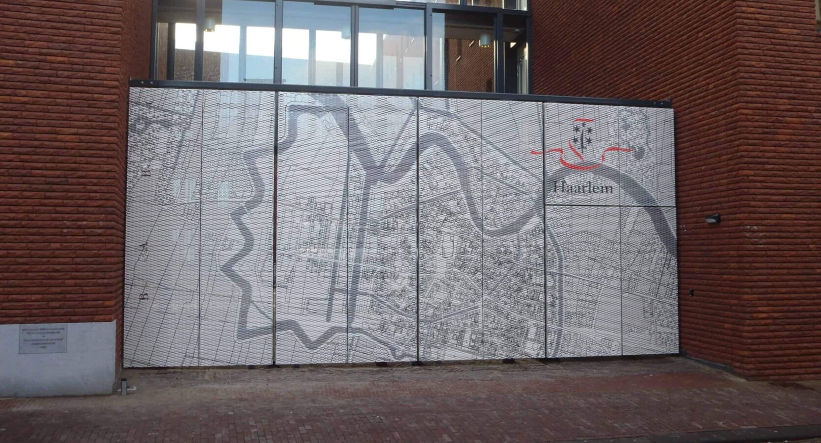 MD Strekmetaal met fotoprint als toegangsbeveiliging bij Stadskantoor Zijlpoort in Haarlem