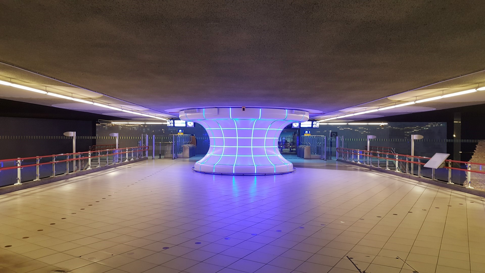 Ombouw kolom MD Shapes Station Blaak Rotterdam