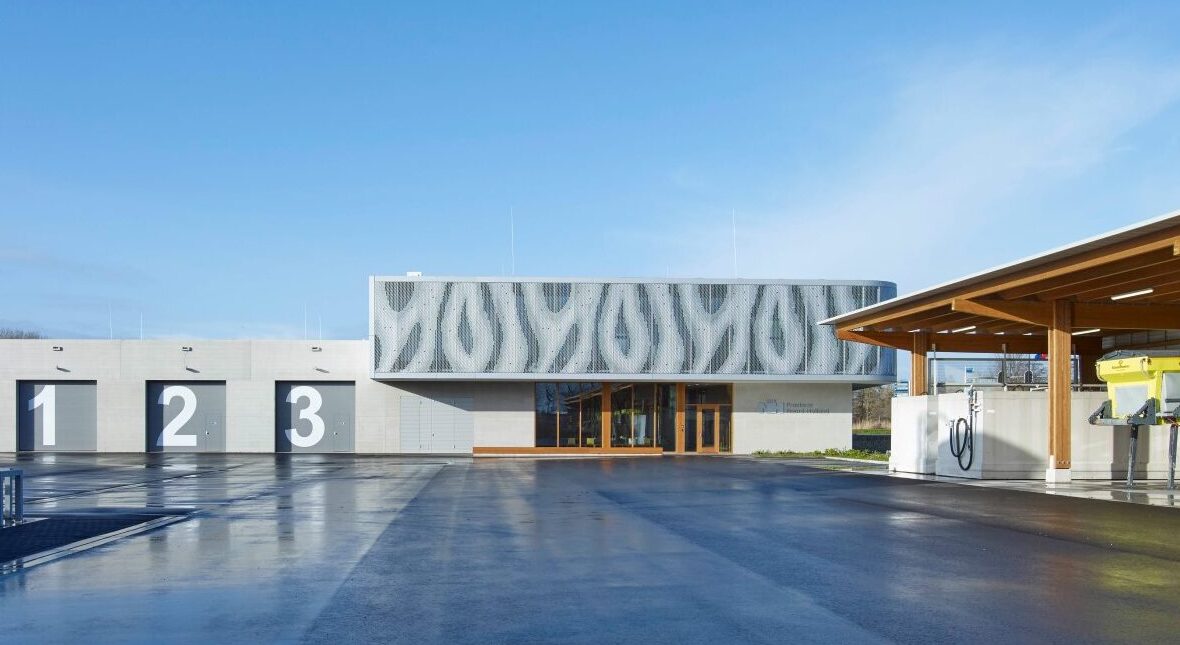 Bediencentrale bruggen en sluizen Heerhugowaard gevelbekleding aluminium panelen