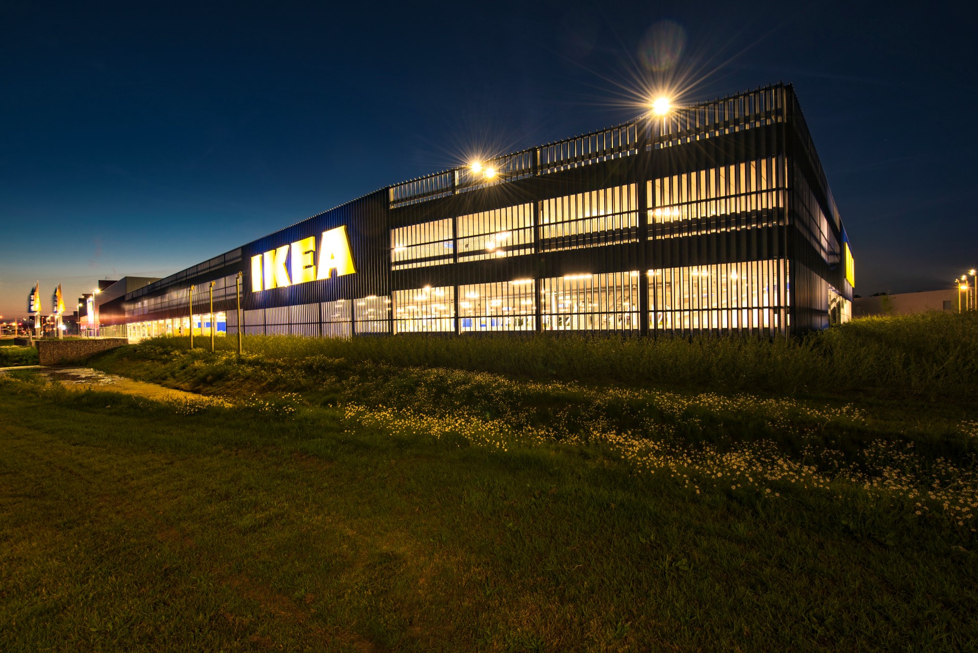 MD Lamel gevelbekleding in het donker genomen bij Ikea Zwolle