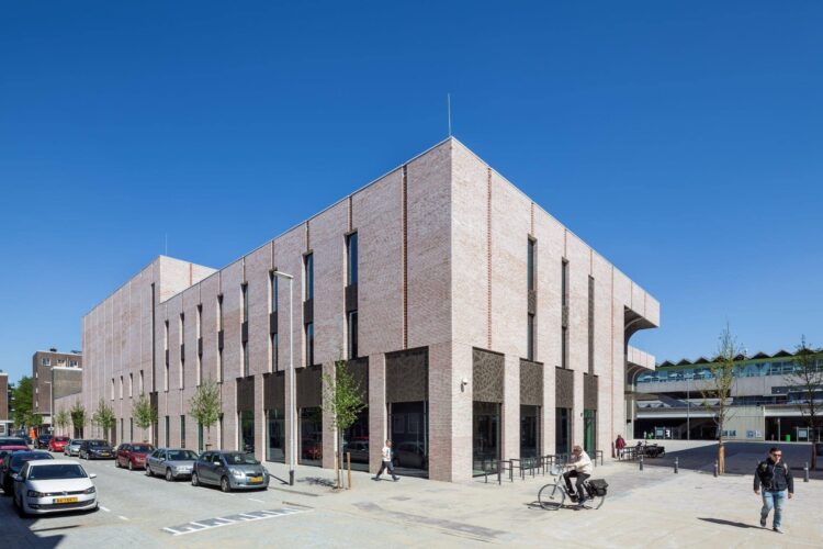 Gevelbekleding MD Designperforatie Theater Zuidplein Kunstenpand Rotterdam zijkant Gevelbekleding MD Designperforatie Theater Zuidplein Kunstenpand Rotterdam zijkant