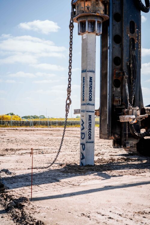 Eerste Paal MD 2023-43 Eerste paal nieuwe assemblagehal Metadecor